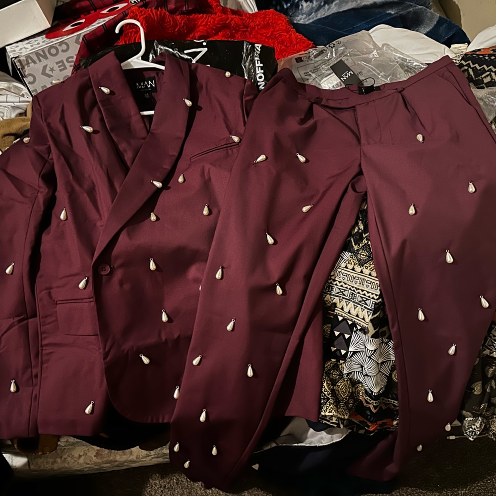 Swae LeeXBooHoo Slim Wrap Front Blazer and matching pants.